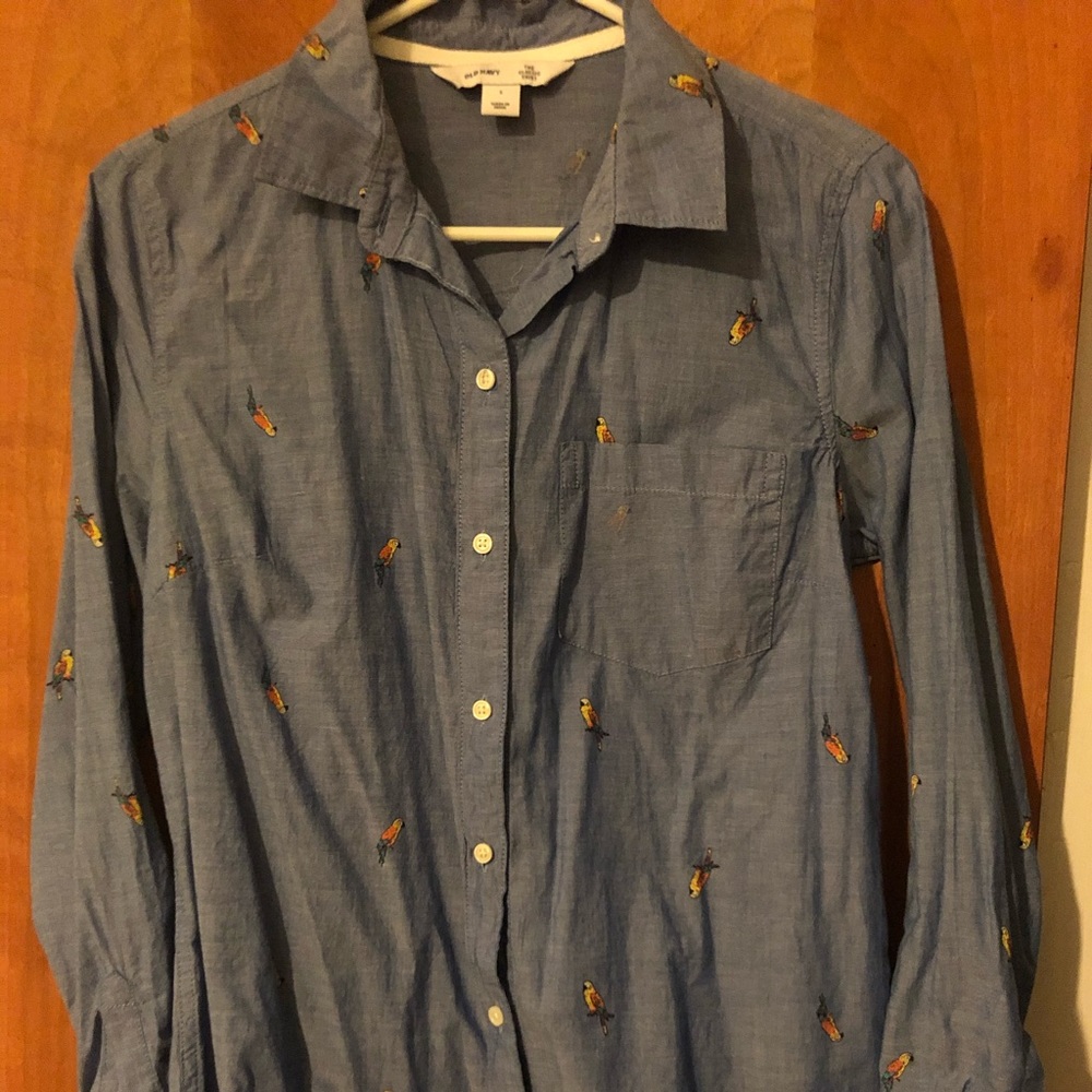 3/$25 ❤️ Button down parrot print shirt 🦜